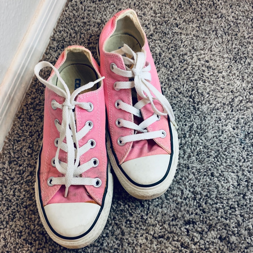 Pink Converse 💕 - Picture 2 of 4